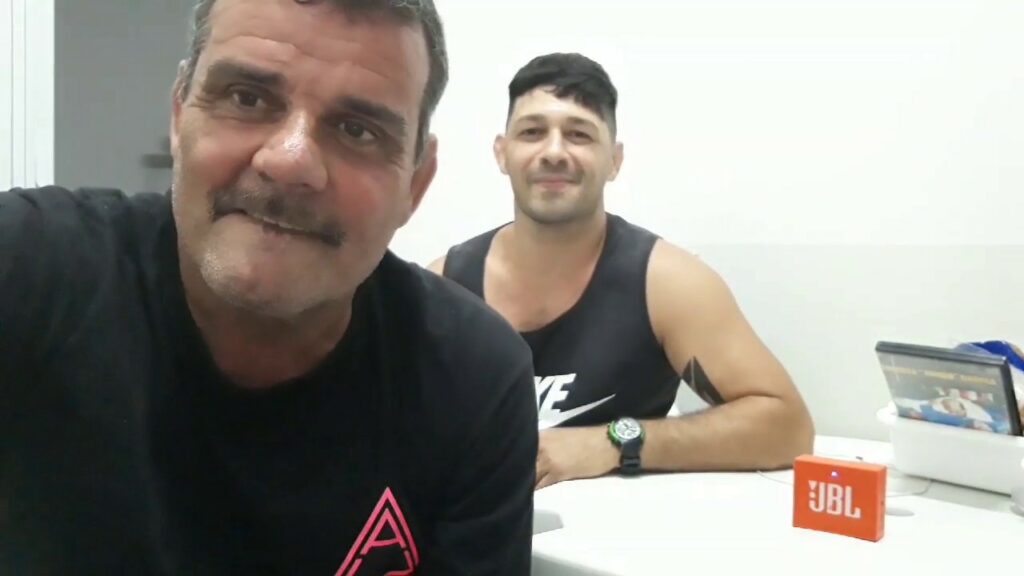 Faixa preta vs faixa coral