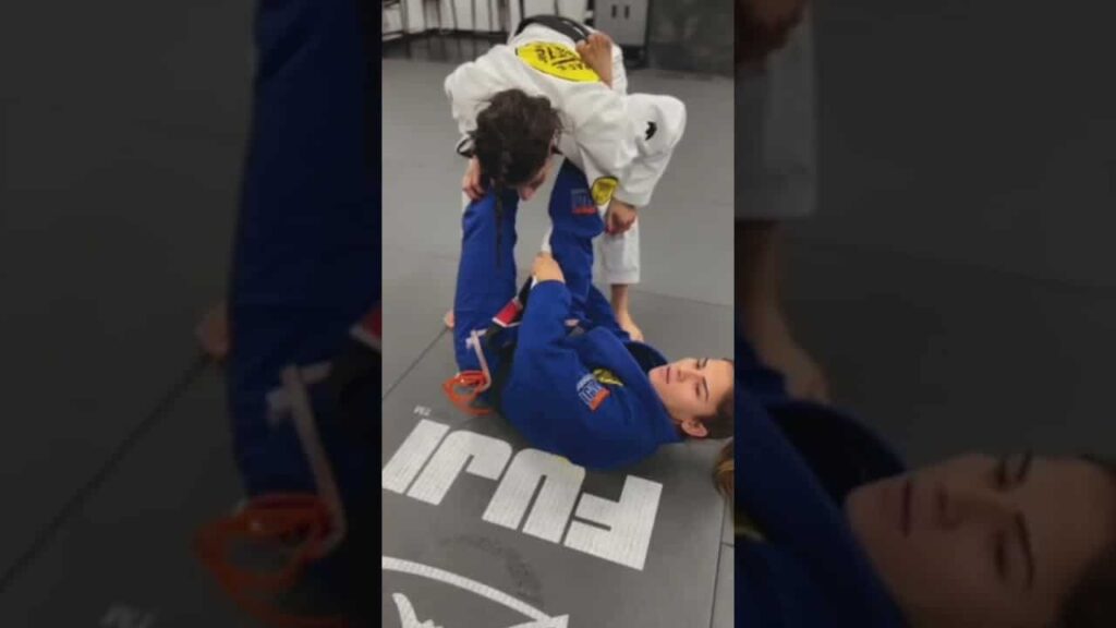 Featured Technique: Janaina Lebre Lapel Sweep