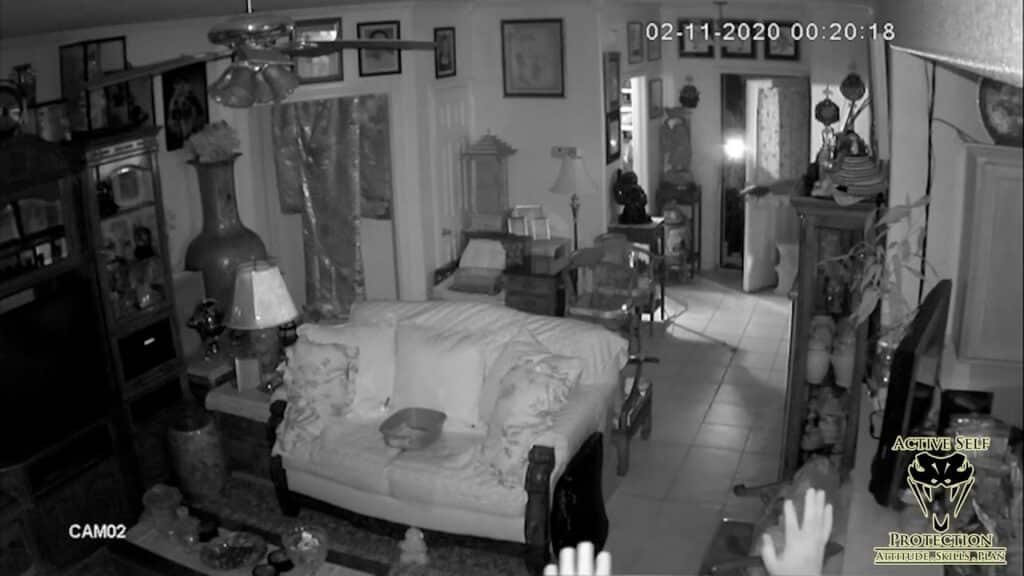Five Armed Robbers Invade Known Family's Home