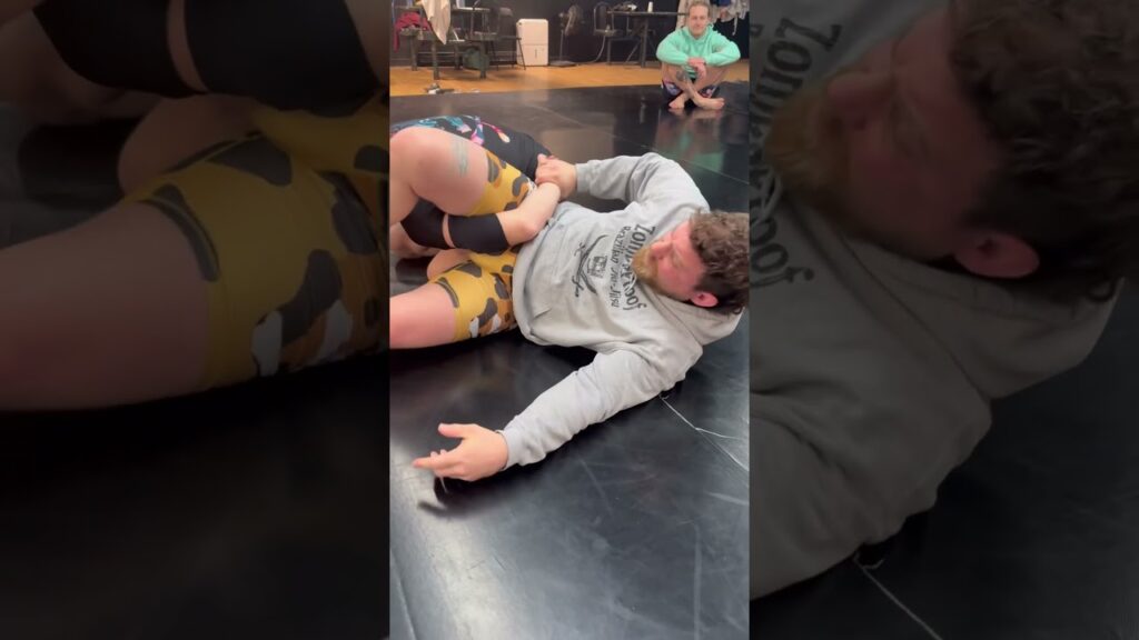 Flattening the omoplata 🤙🏻