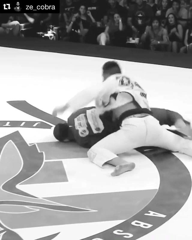 Flying guard pass by Patrick Gaudio, incredible timing anticipating the guard pul...