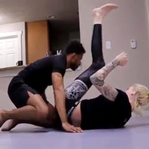 Gift wrap traingle setup by @icequeen_bjj