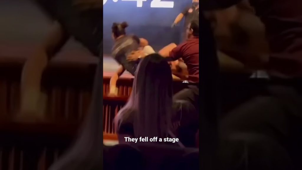 Girls Grappling - They fall off stage #bjj #jiujitsu #mma