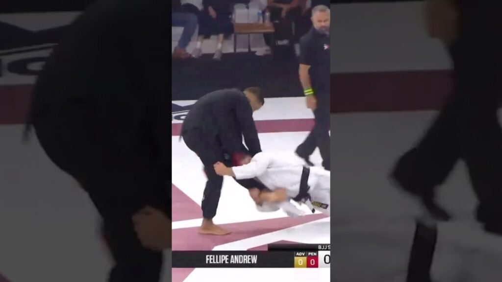 He got the takedown as time ran out😳