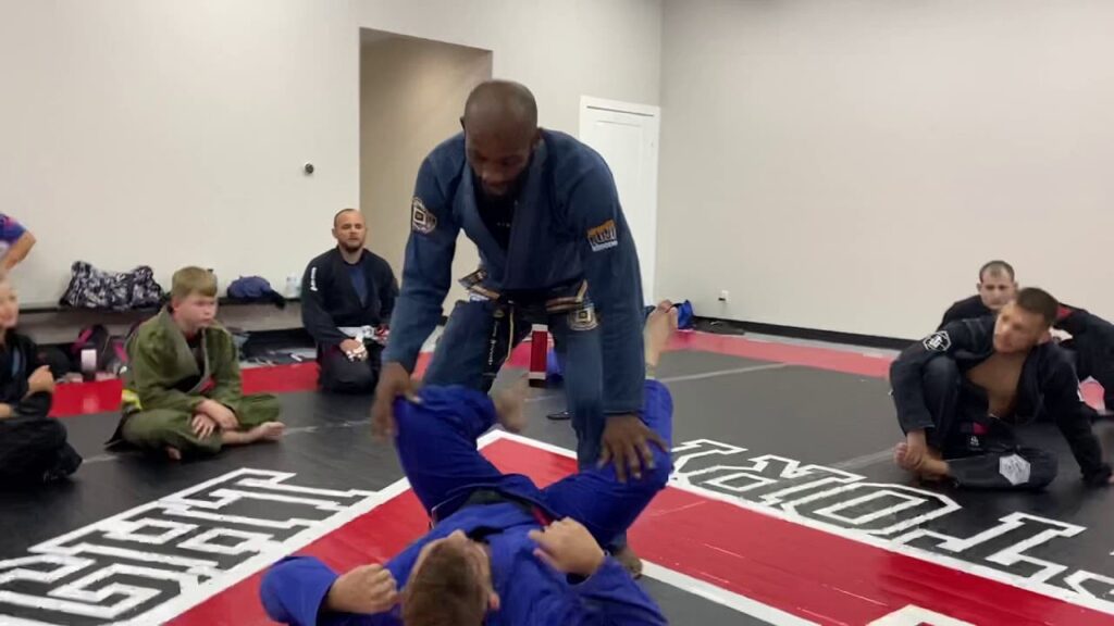 Headquarters Knee Cut to Back