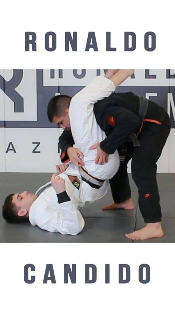 Hello guys, this triangle defense is very simple, but you need to follow the step...