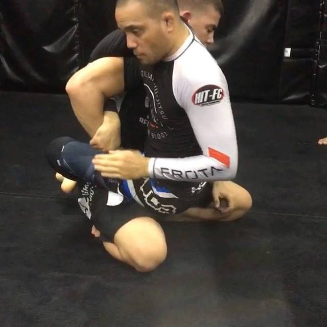 How I like to set up the Kimura to hip bump sweep to mount. This is a high percen...