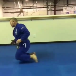 How do you warm up for class? Here are some great options from @the_jiujitsu_ronin