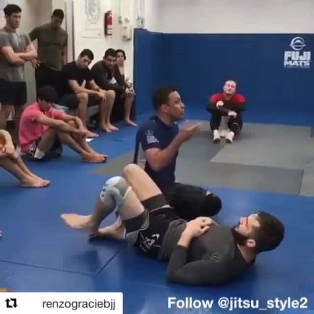 How to pass guard even when the opponent try to triangle by Renzo Gracie