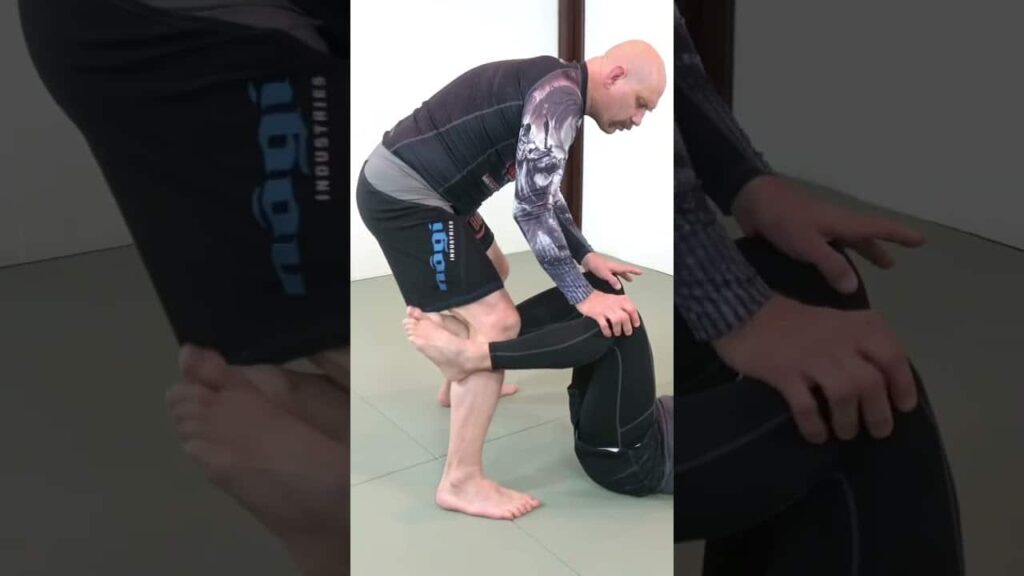 How to set up the heel hook submission by first threatening the knee cut guard pass