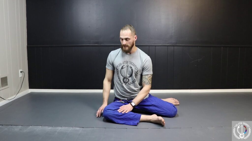 Improve S-Mount and Protect Your Knees By Activating Your Muscles During This Stretch