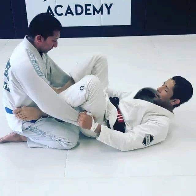In the lab with @gustavobjj13!..
 .
 .
 .
 Scissor sweep variation to triang...