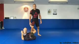 Incredible counter to the reverse De La Riva by @victorestimagb @jiujitsu_videos