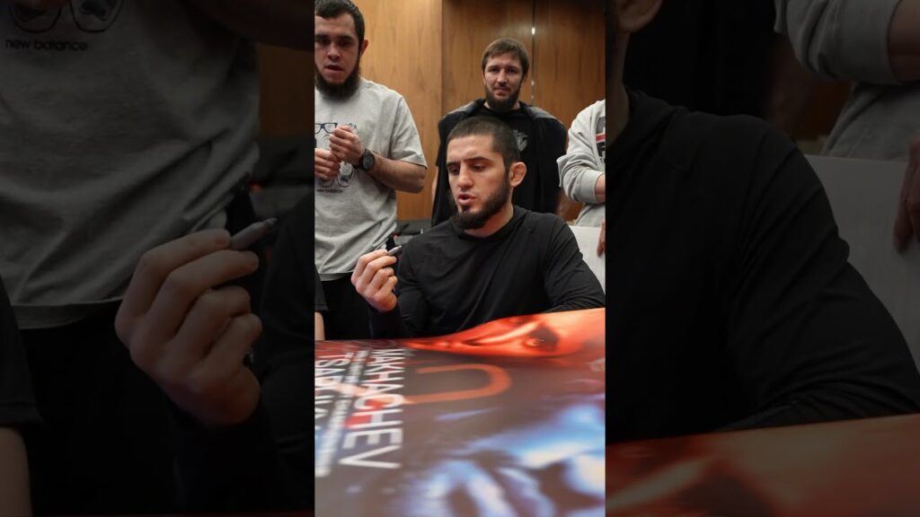 Islam Makhachev is in the BUILDING! 🚨 #ufc311