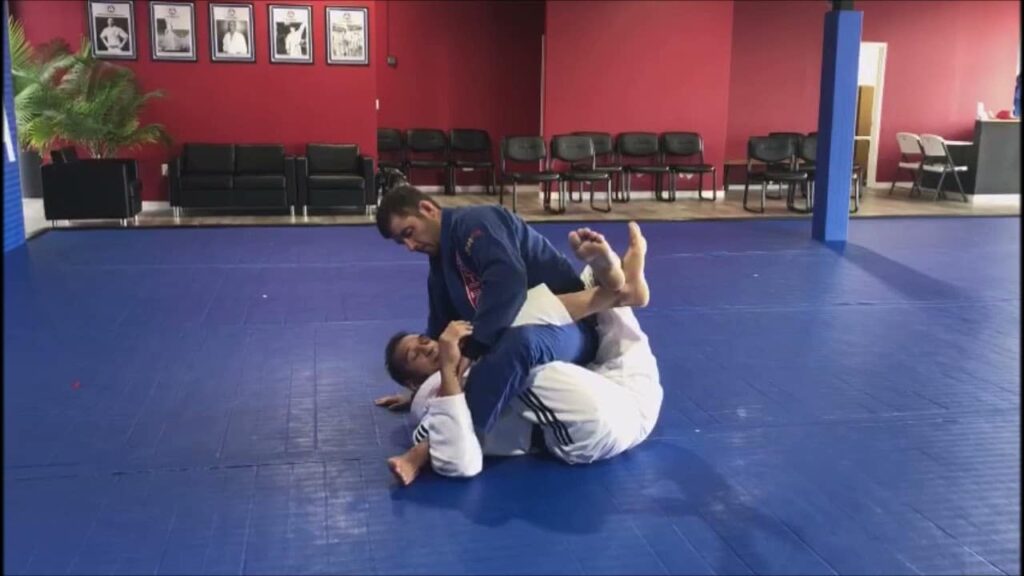 Jefferson Moura ensina raspagem da meia com passagem de guarda no Jiu-Jitsu
