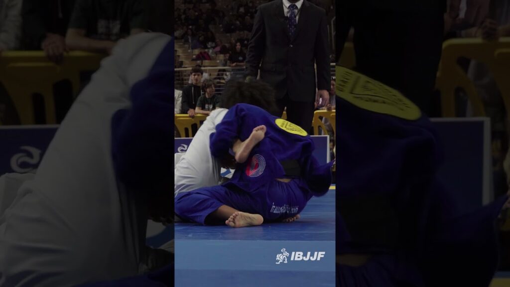 Jessica Caroline stayed on the attack to take home the light-feather weight gold medal! #ibjjf #bjj
