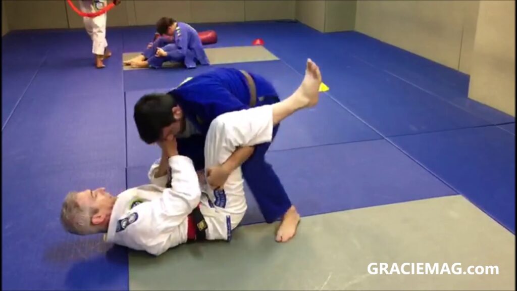 Jiu-Jitsu: Mestre Leão Teixeira em treino soltinho de pai para filho