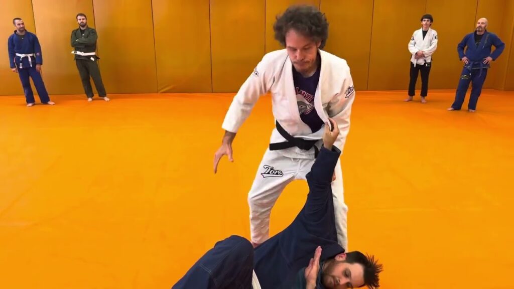 Judo: Foot Sweep VS. Foot Sweep (Tsubame Gaeshi)