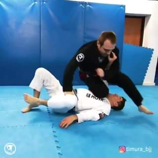 Jumping Guard Pass To Armbar