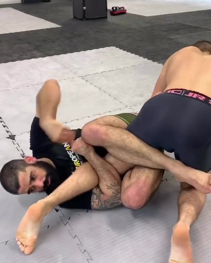 K Guard EntryGrab The Leg Pulling The Knee UpLock The LegToes Control Grip Compre