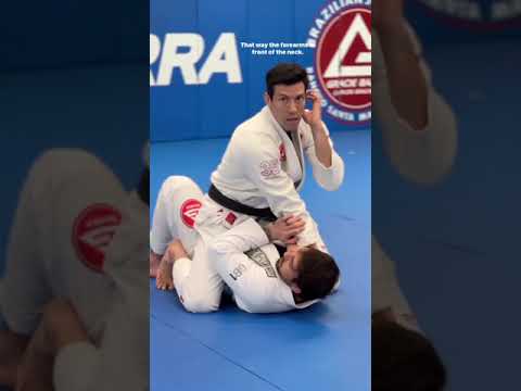 Kayron Gracie’s choke from the mount in details
