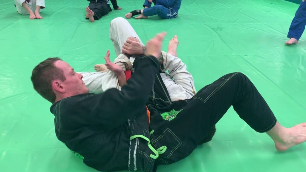 Kimura to Prevent the Guard Pass (Turtle Barrel Roll) to Triangle Finish