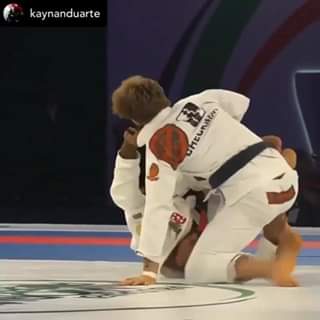 Kiss of the Dragon to Kneebar by Kaynan Duarte.