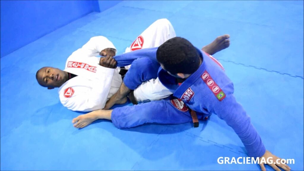 Kleber Buiu ensina saída da guarda 50/50 no Jiu-Jitsu
