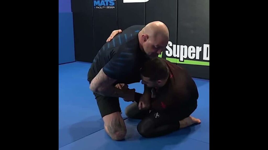 Knee Bump Pull Back Triangle by Neil Melanson