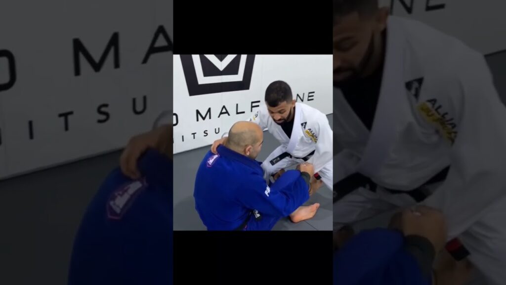 Knee Cut against Bigger Opponents by Bruno Malfacine