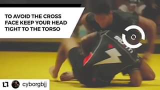 Kneebar by Roberto Cyborg