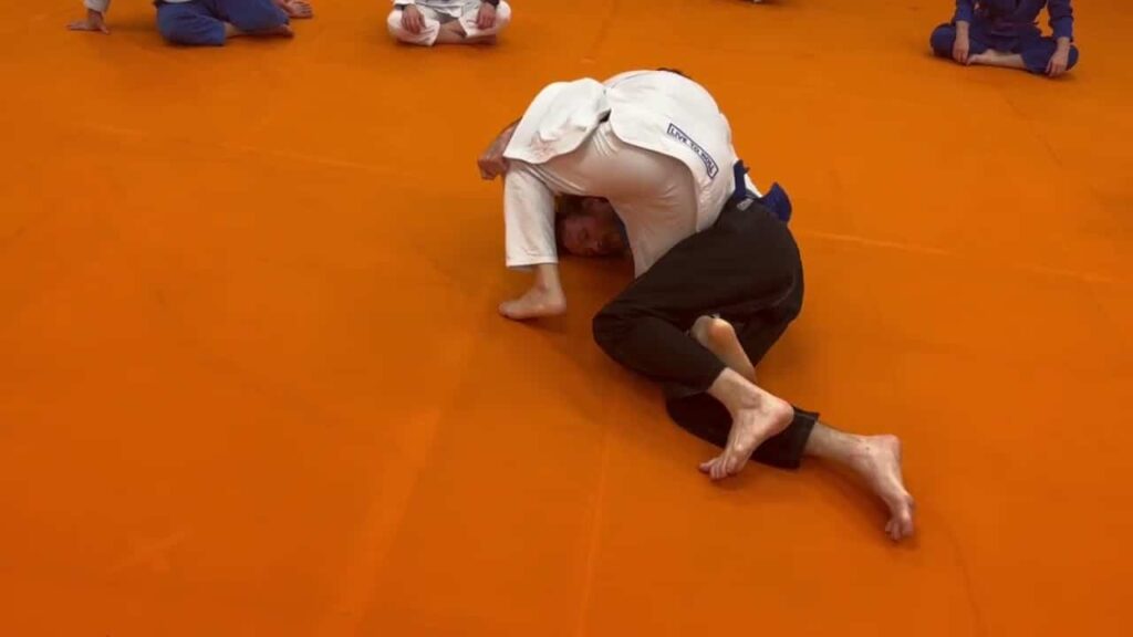 Kneecut Pass: Late Stage Roll Under Sweep