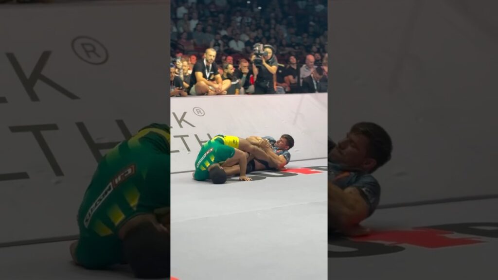 Kyle Boehm gets the submission for 10th Planet🔥