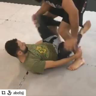 Leg weave pass into saddle, by @abelbjj #LegLocking