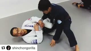 Little trick that one can do from a 1/4 guard situation!! What do you think about this? ??   @shinchongorilla