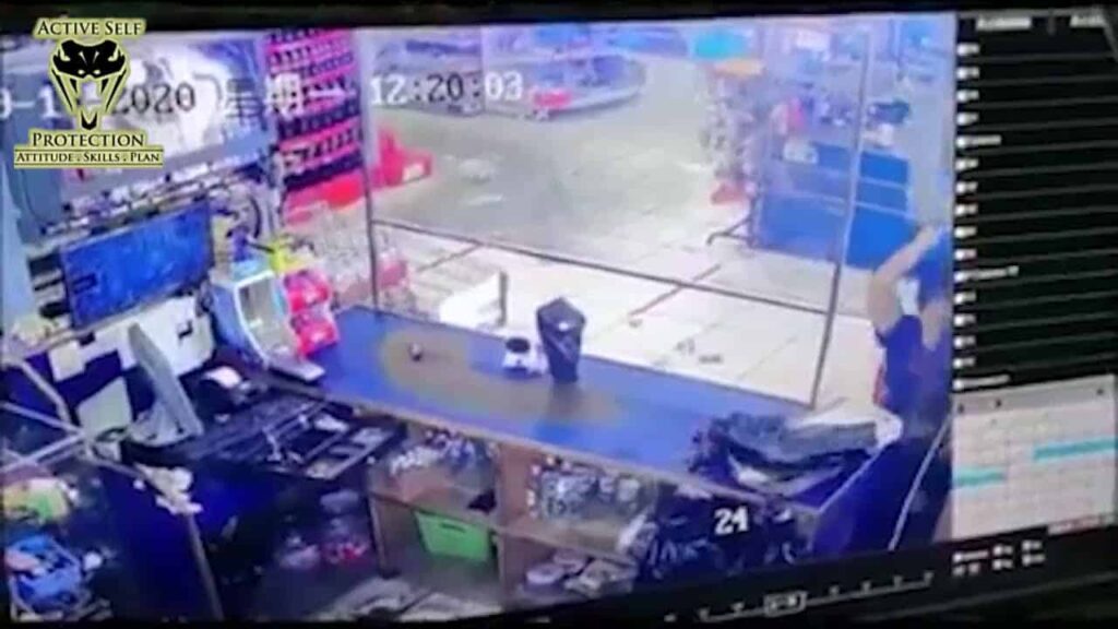 Loud Robber Gets A Community Beatdown