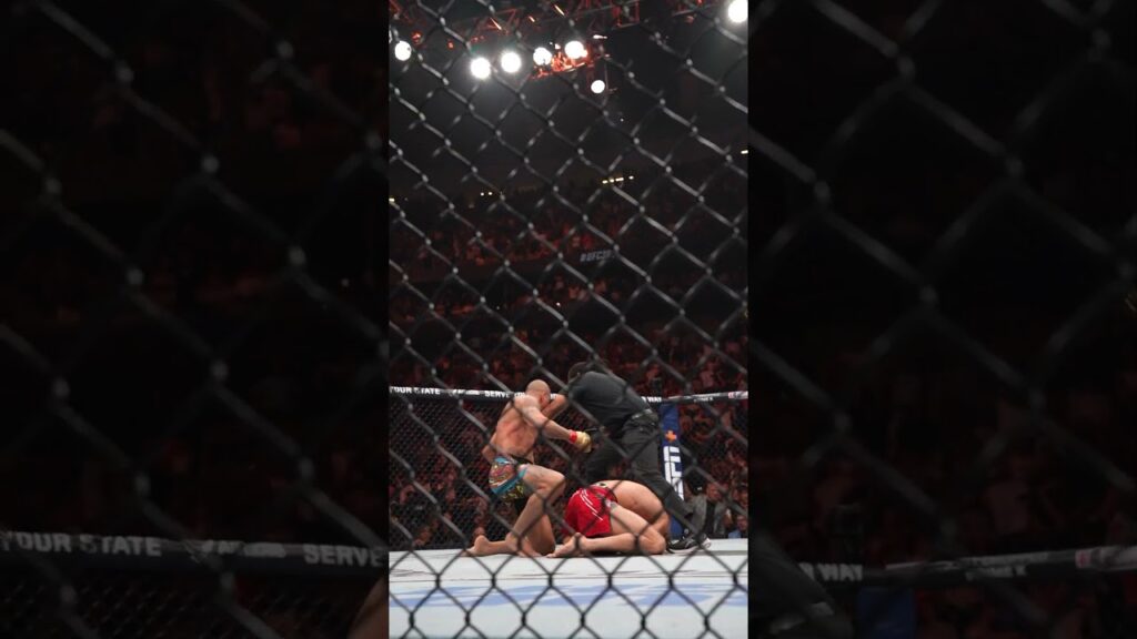 NO WAYYYYY!!!! ALEX PEREIRA GETS THE KNOCKOUT!! 🚨 #ufc303