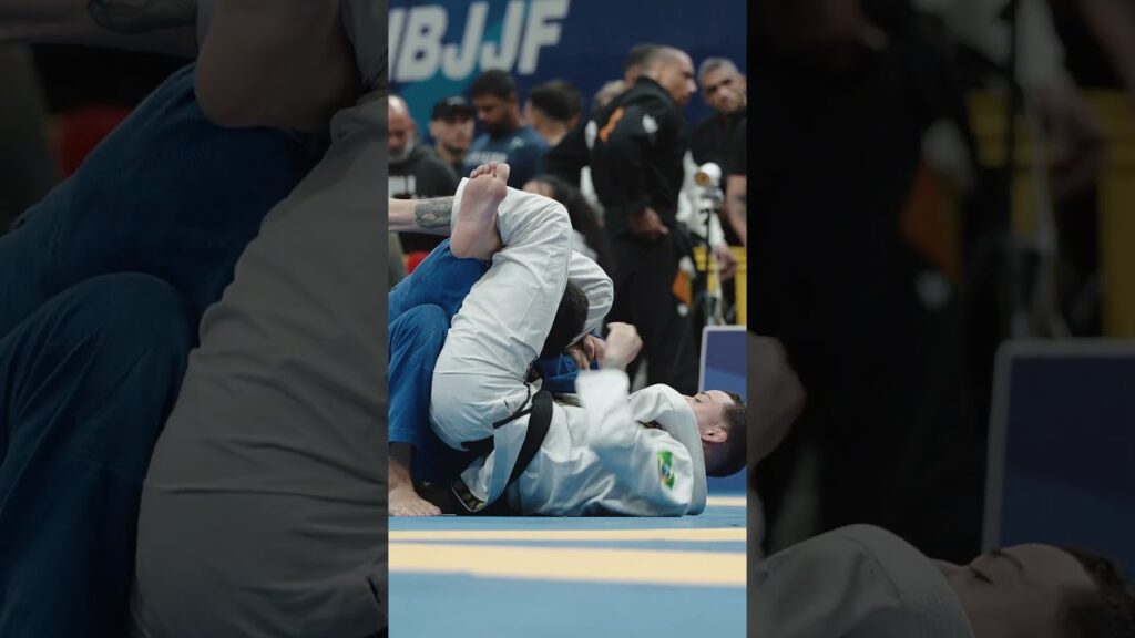 Narcisio Villaça gets the triangle arm bar finish. #bjj #ibjjf #jiujitsu