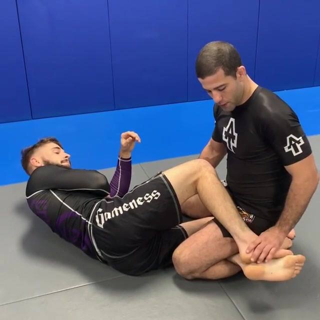 Nice Toe Hold by Augusto Tanquinho