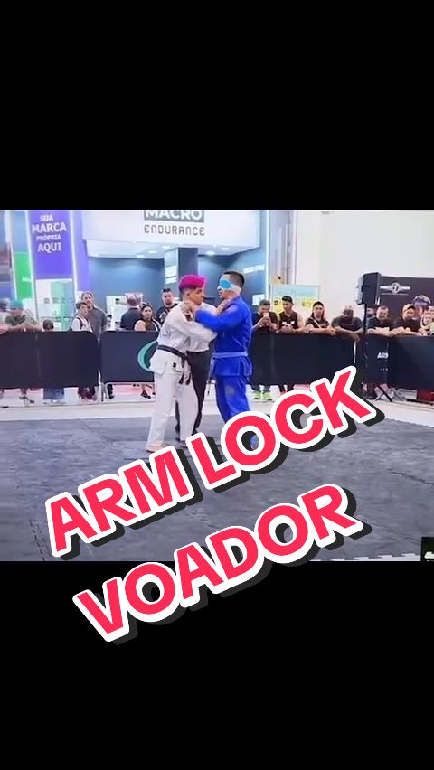 O Atelta deficiente visual total, aplicando um lindo Arm Lock voador - The