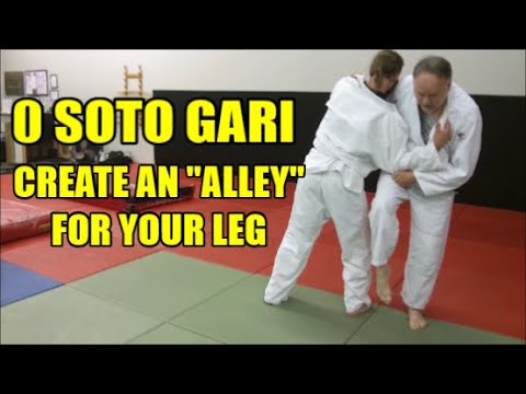 O SOTO GARI  CREATE AN "ALLEY" FOR YOUR LEG