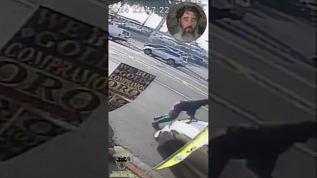 Oakland Jewelry Store Clerk Sends Armed Robbers Packing #shorts