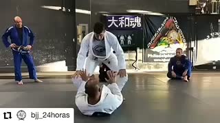 Observe and get to it - basic guard passing engaged! #Repost @bjj_24horas • • •...