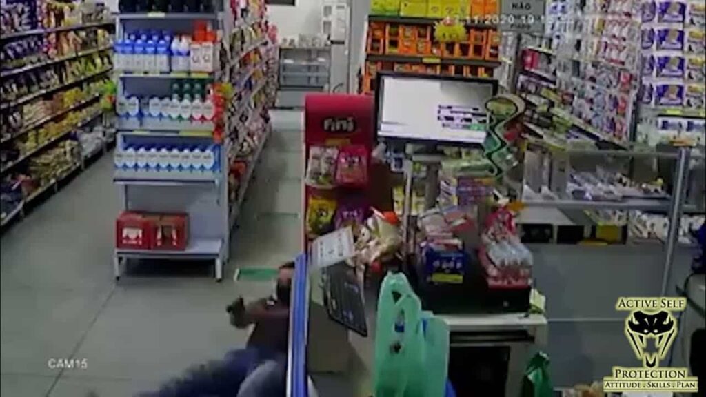 Off Duty Officer Launches An Effective Counter-Ambush