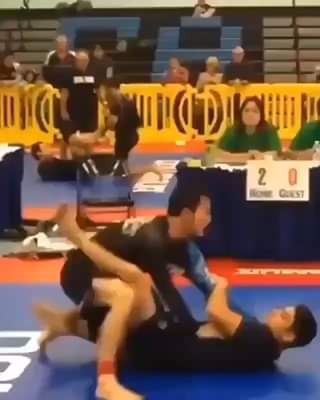 Olha só essa passagem de guarda!#jiujitsu #bjj #muaythai #mma #oss #brazilianjiuj