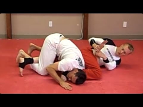 Omoplata Variation: Carni with Ari