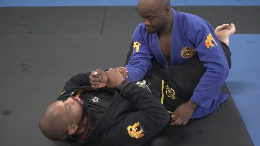 One Way to Establish a Ridiculous Strong Grip in the Guard