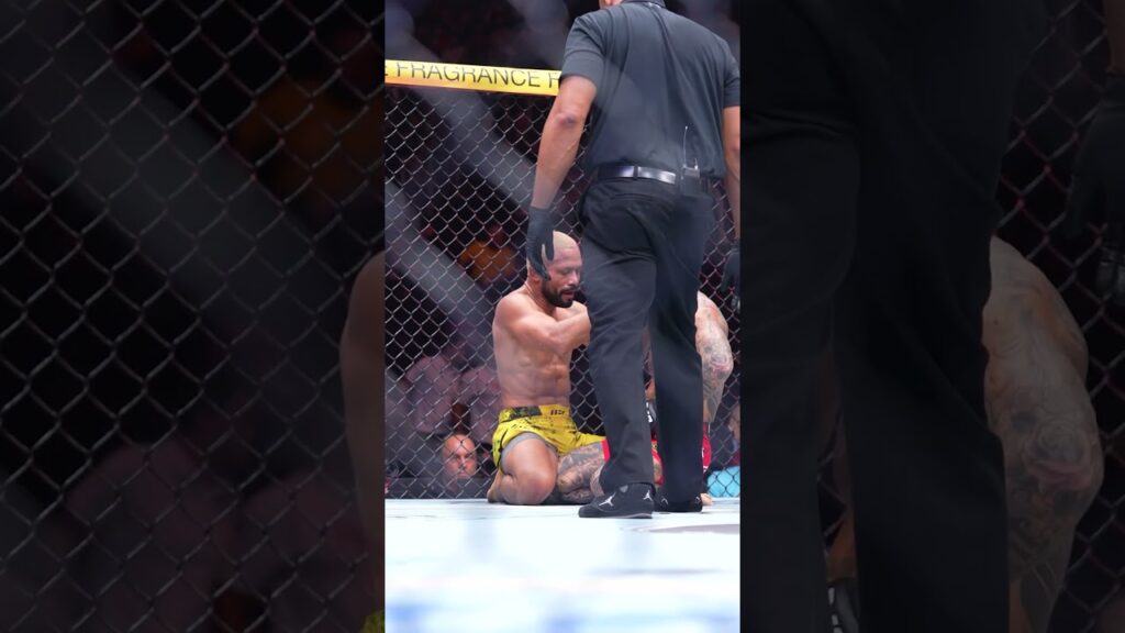 Opening up #UFC300 with a second round sub π€