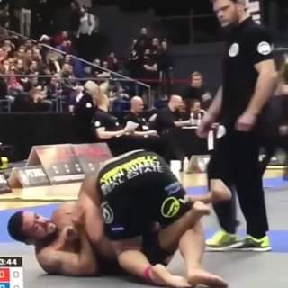 Orlando Sanchez moving like a butterfly with 300LB