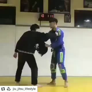 Osoto-Gari variation using the lapel